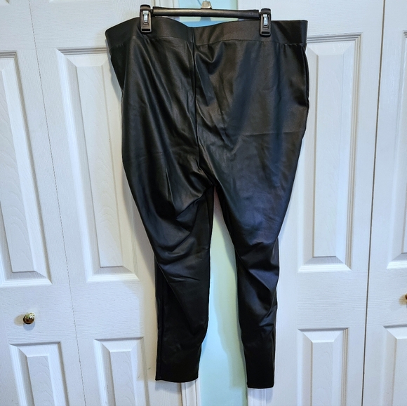 TORRID Full Length Signature Waist Faux Leather Legging Sz 3 - Picture 7 of 8